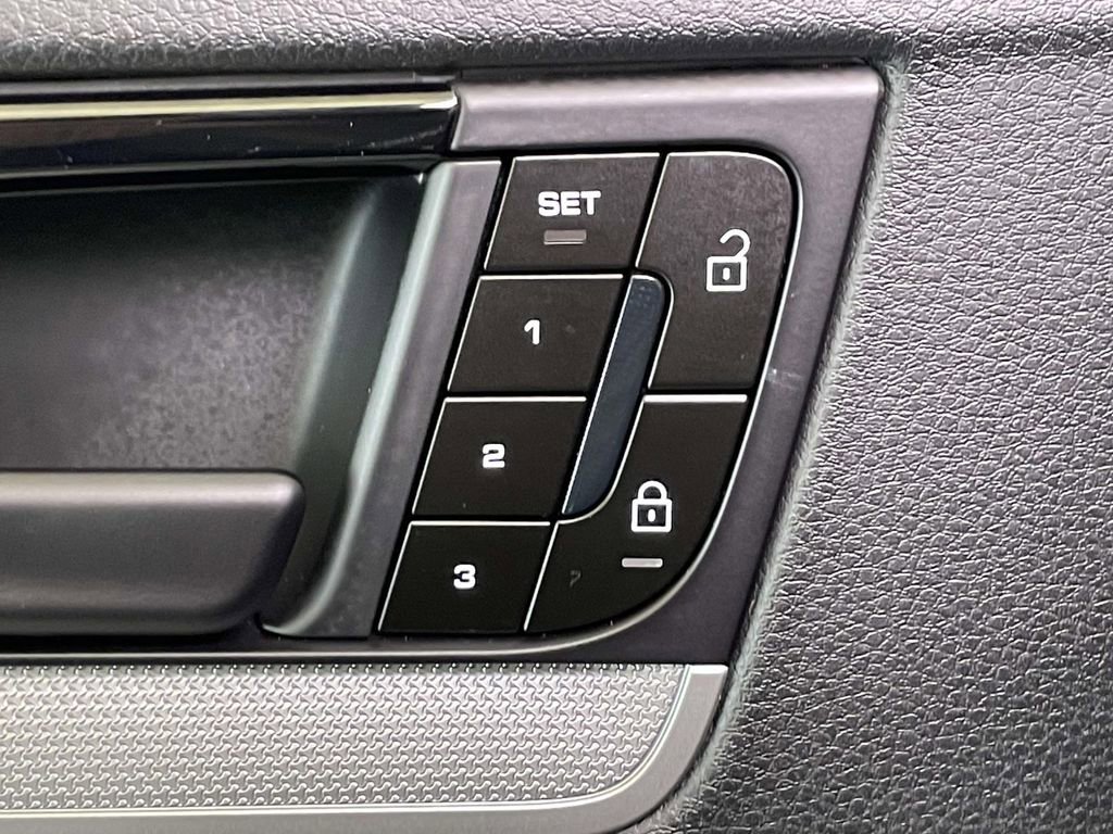 Used 2024 Porsche Cayenne image 36