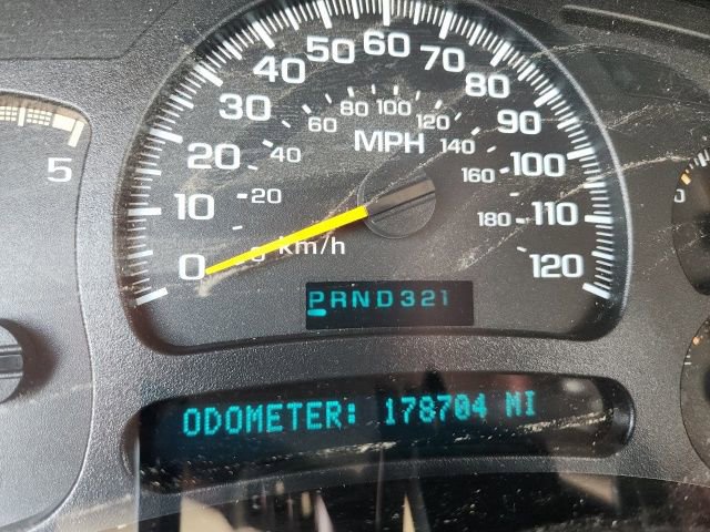 Used 2005 Chevrolet Silverado 2500 w/ Heavy-Duty Power Package image 11