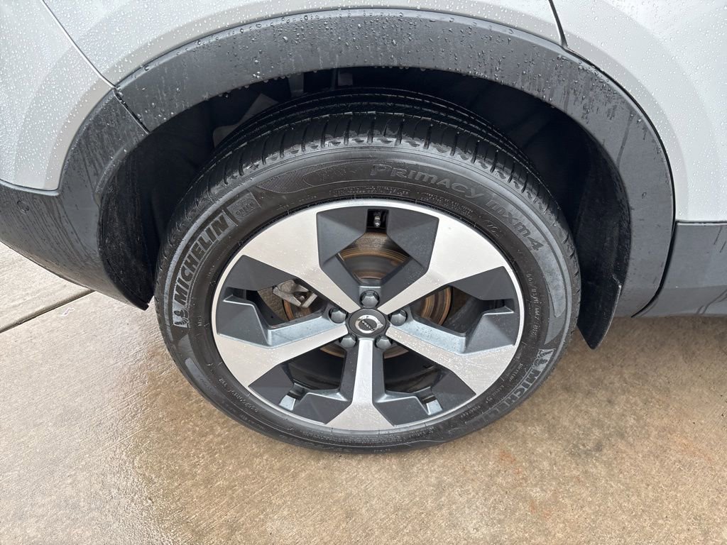 Certified 2023 Volvo XC40 B5 Plus w/ Driver Assist Package image 15