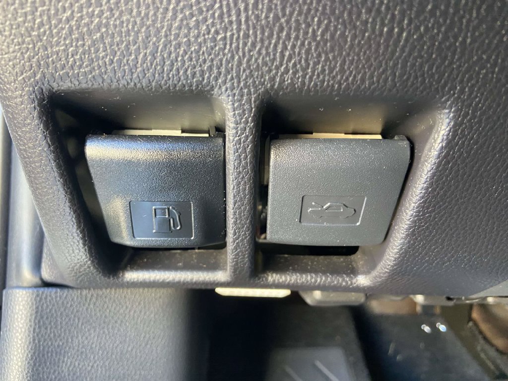 Used 2025 Toyota RAV4 XLE w/ Convenience Package FWD image 30