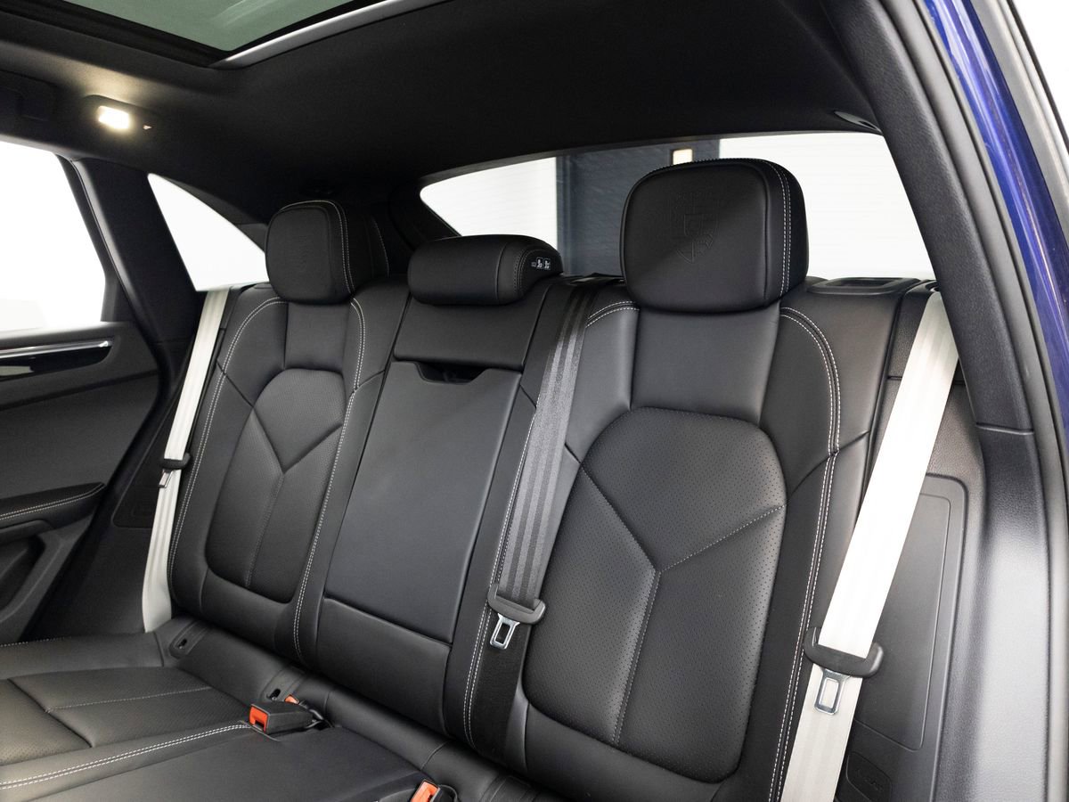 Certified 2025 Porsche Macan Turbo image 28