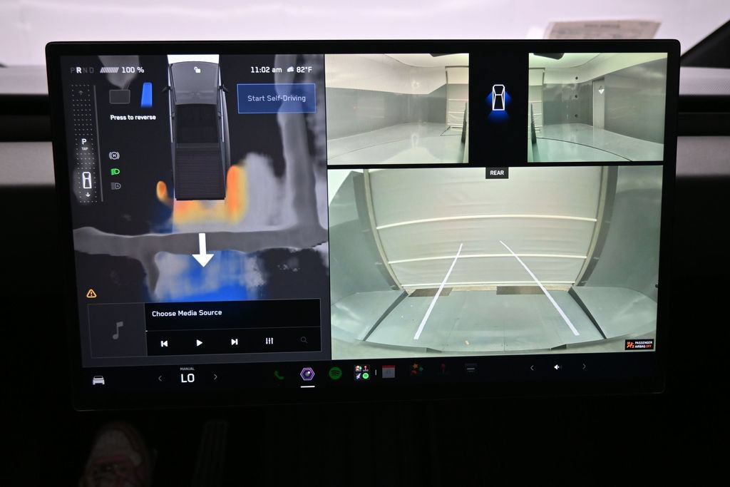 Used 2025 Tesla Cybertruck AWD Crew Cab image 27