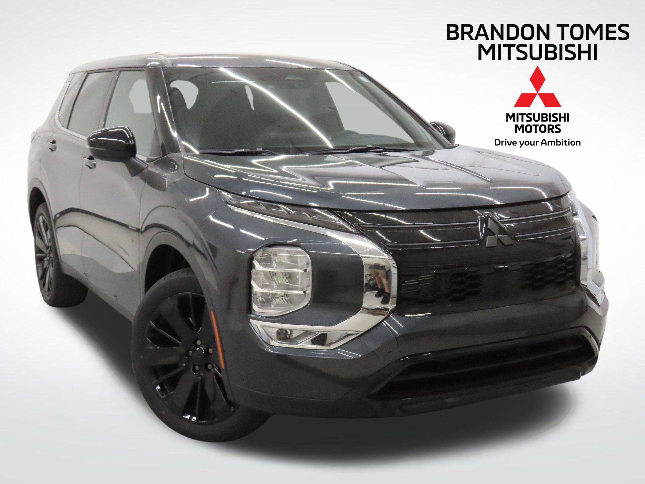 New 2026 Mitsubishi Outlander LE image 1