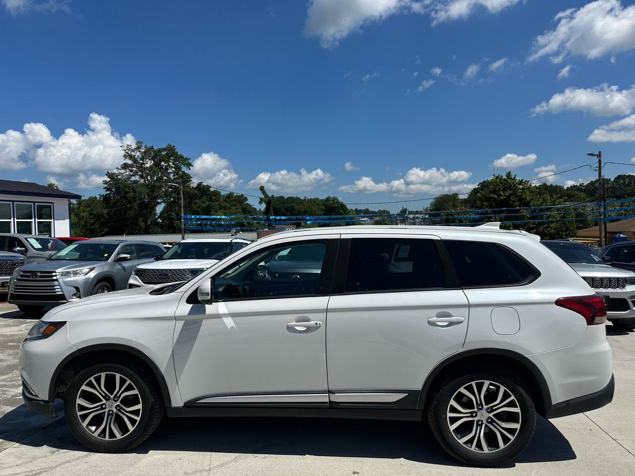 Used 2017 Mitsubishi Outlander SE AWD/4WD image 4