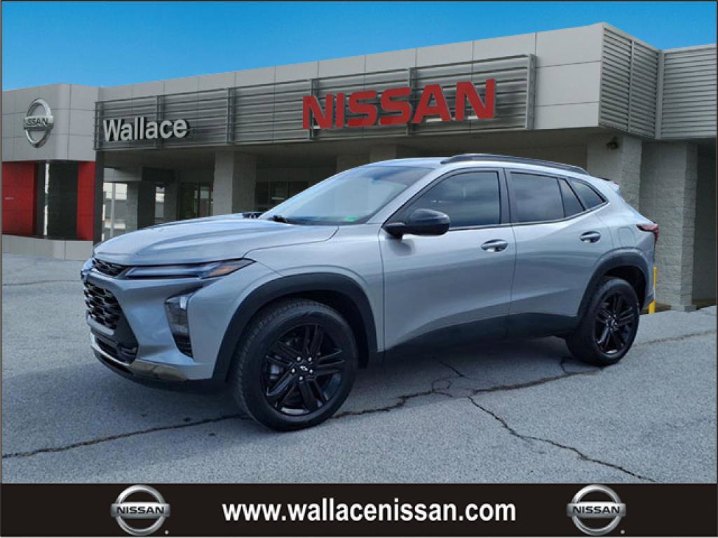 Used 2025 Chevrolet Trax ACTIV w/ Sunroof Package image 1