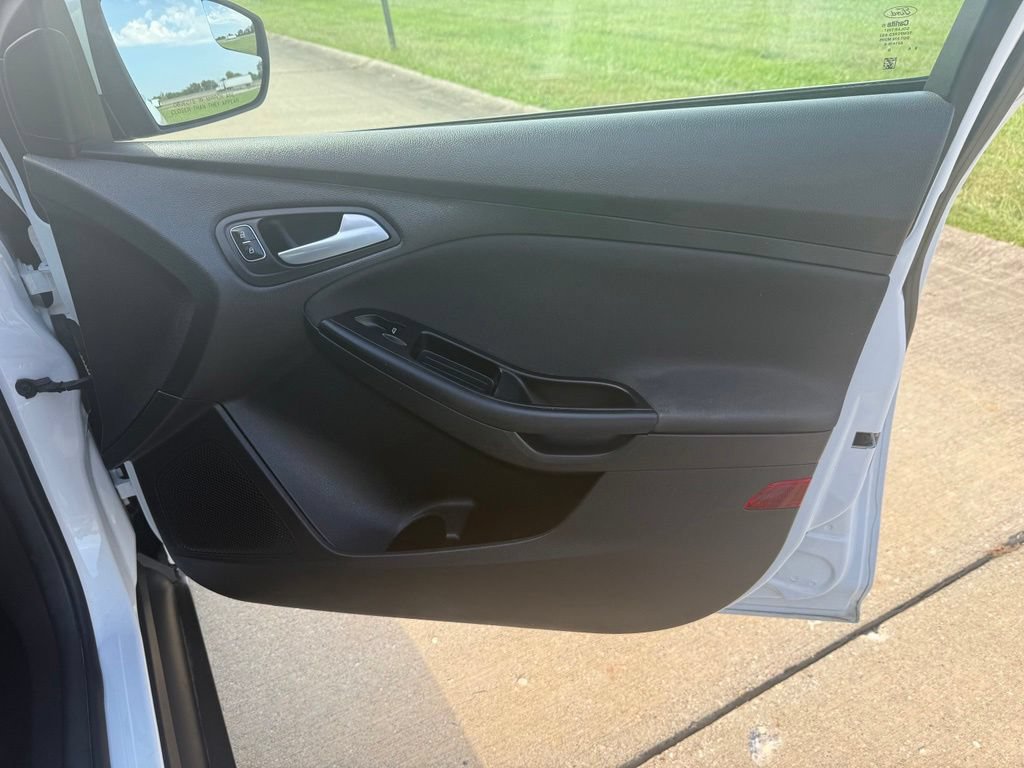 Used 2016 Ford Focus SE FWD image 12
