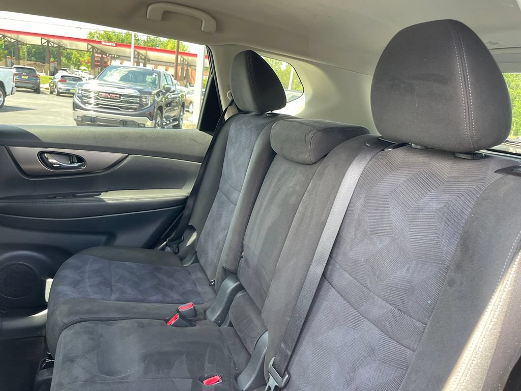 Used 2015 Nissan Rogue SV AWD/4WD image 9