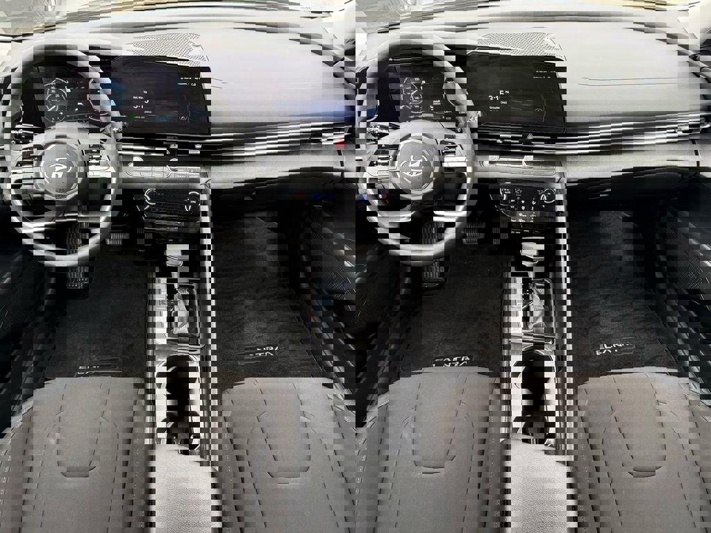 Used 2024 Hyundai Elantra Blue image 16