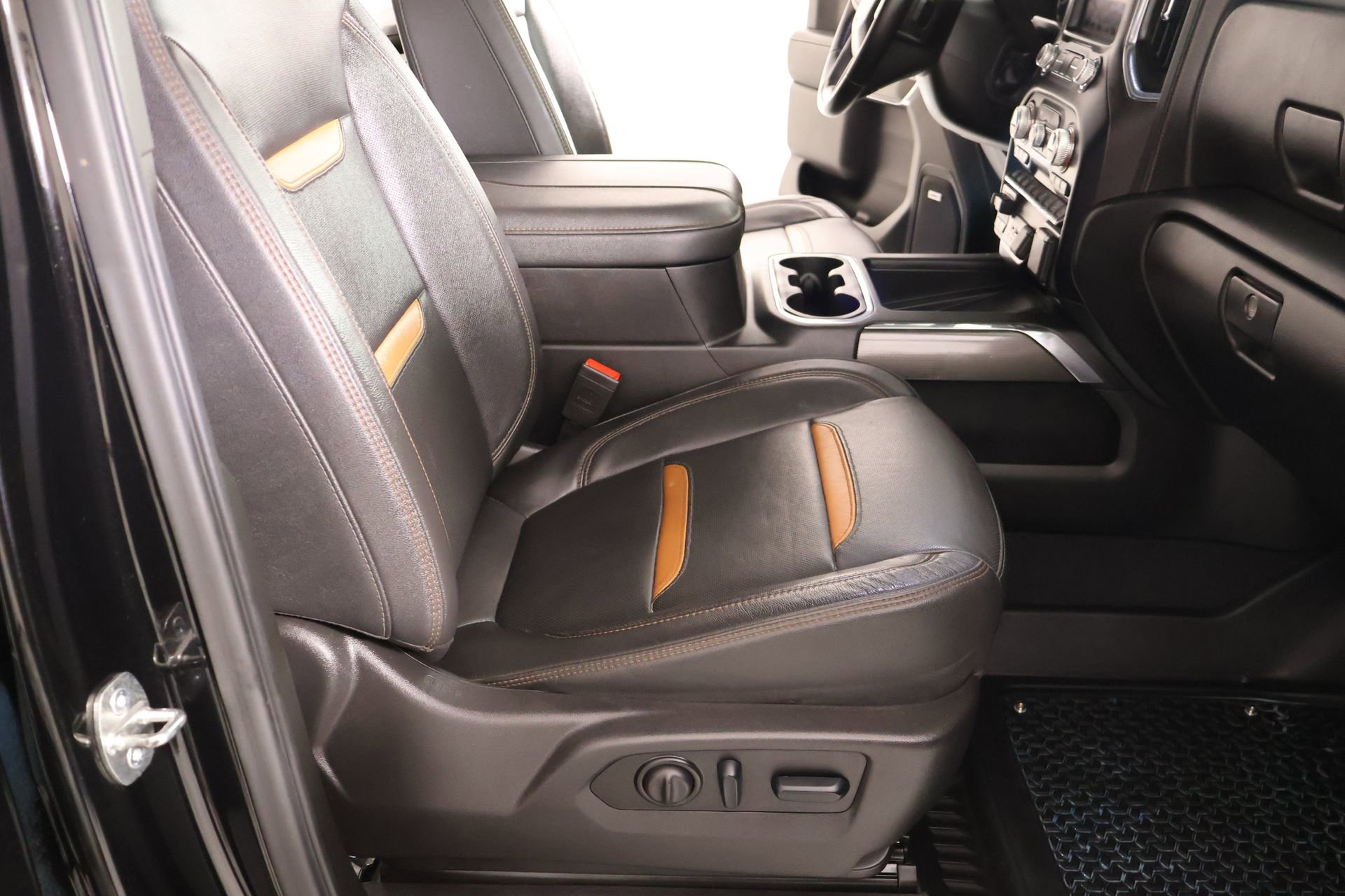 Used 2023 GMC Sierra 3500 AT4 w/ AT4 Premium Plus Package AWD/4WD image 13