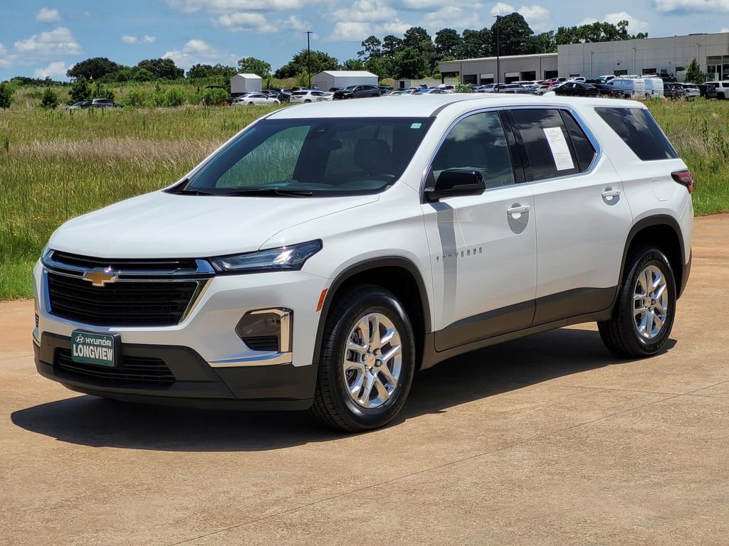 Used 2023 Chevrolet Traverse LS image 3