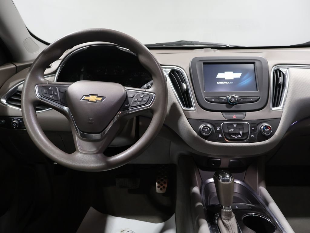 Used 2017 Chevrolet Malibu LT image 17