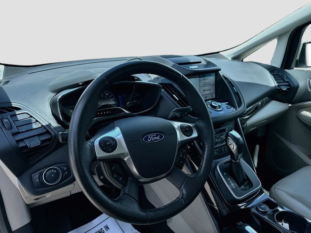 Used 2017 Ford C-MAX Titanium w/ Equipment Group 301A FWD image 9