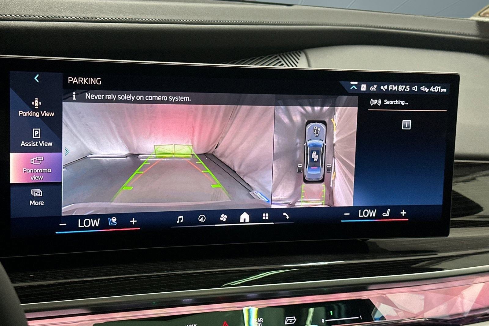 New 2026 BMW 750e xDrive w/ Executive Package image 24
