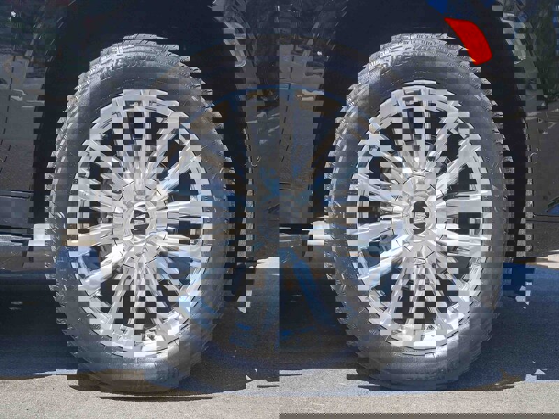 Used 2024 Cadillac Escalade ESV Premium Luxury image 12