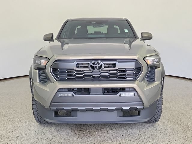 Used 2025 Toyota Tacoma TRD Off-Road AWD/4WD image 3