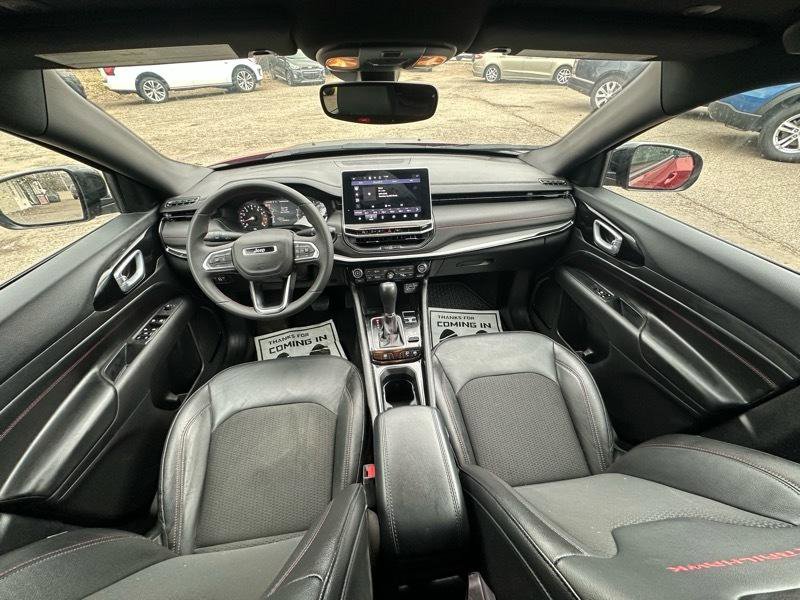 Used 2025 Jeep Compass Trailhawk AWD/4WD image 15