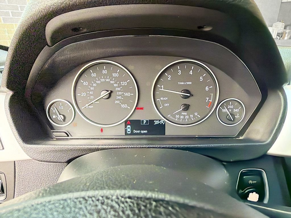 Used 2014 BMW 320i xDrive Sedan image 37