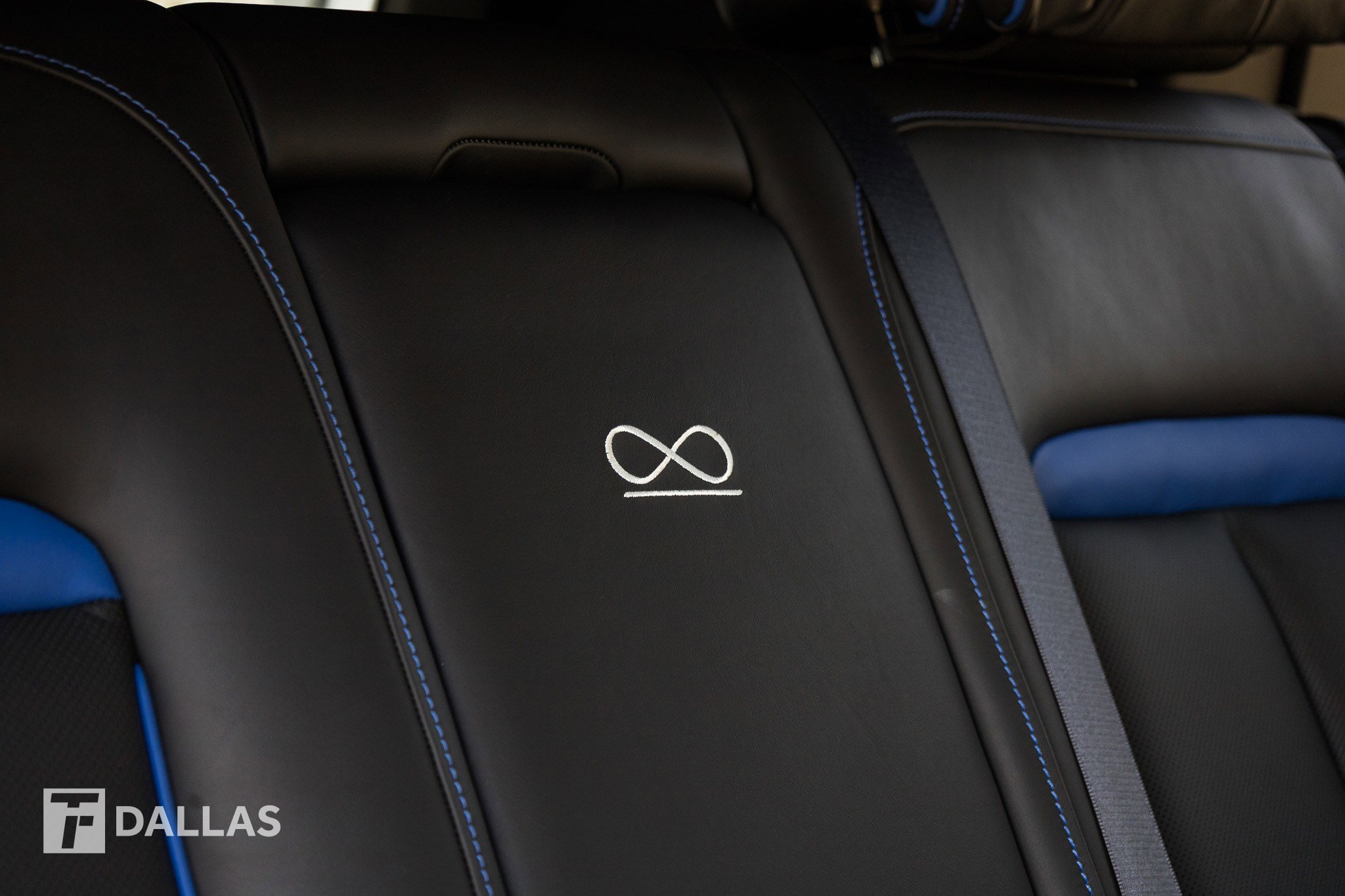 Used 2022 Rolls-Royce Cullinan Black Badge w/ Dark Exterior Package image 44