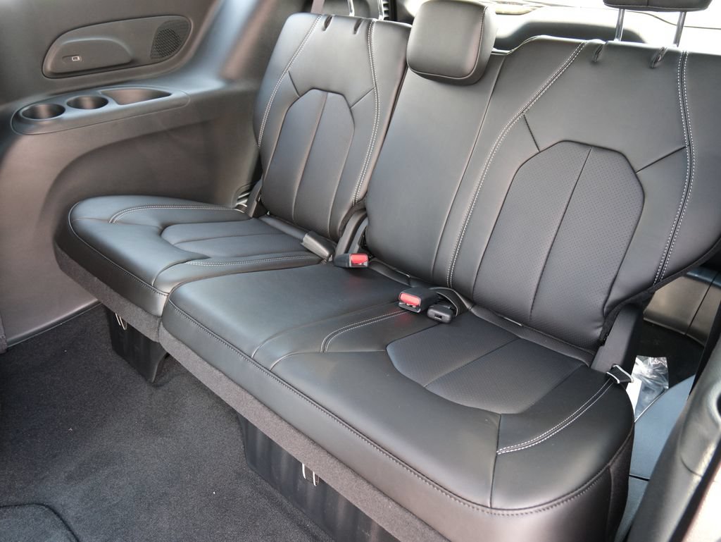 New 2027 Chrysler Pacifica Select w/ Family Tech Group FWD image 30