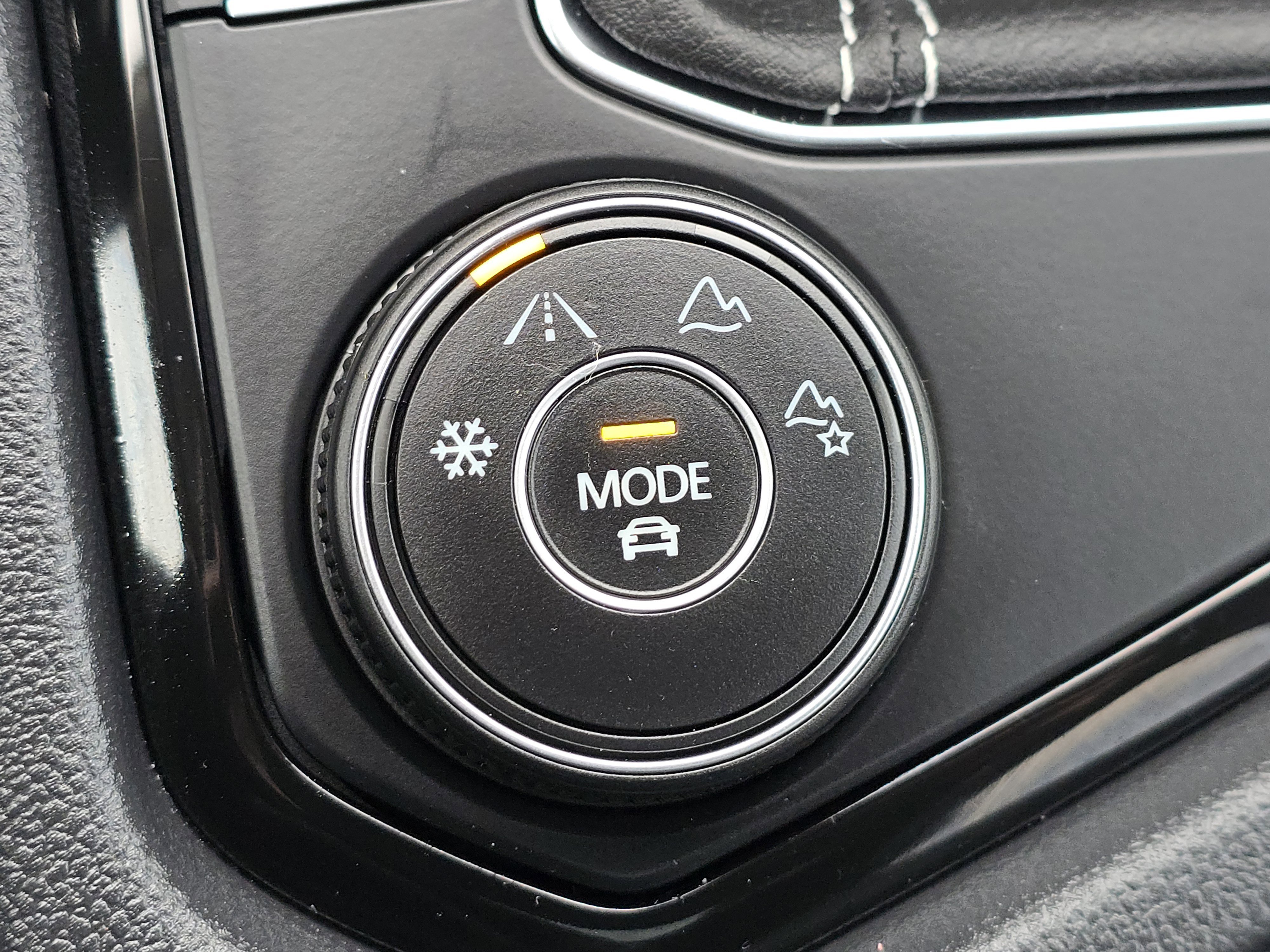 Certified 2024 Volkswagen Taos SE w/ Panoramic Sunroof Package AWD/4WD image 22