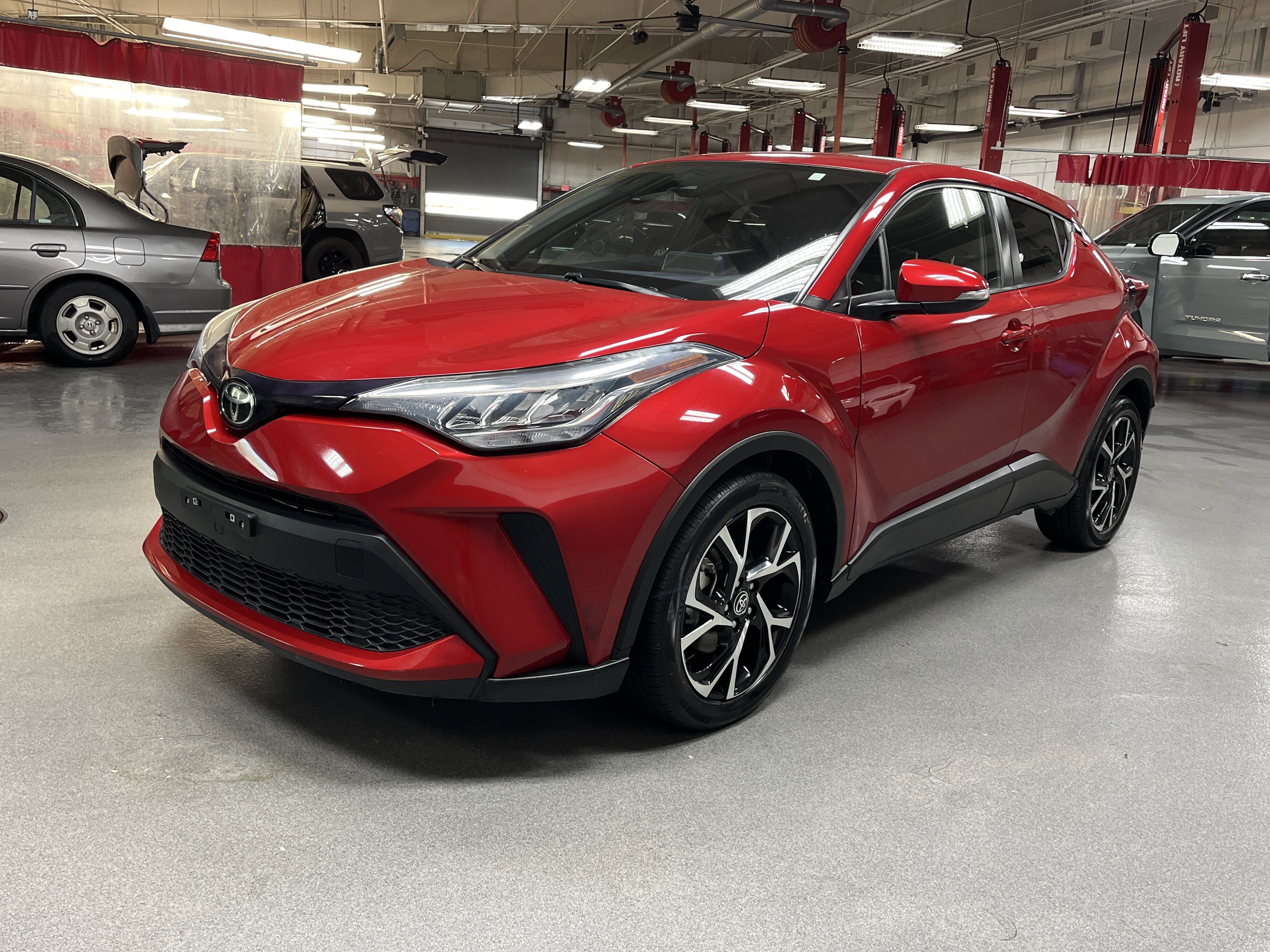 Used 2022 Toyota C-HR XLE image 5