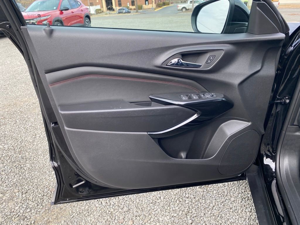 New 2026 Chevrolet Trax RS w/ Sunroof Package FWD image 9