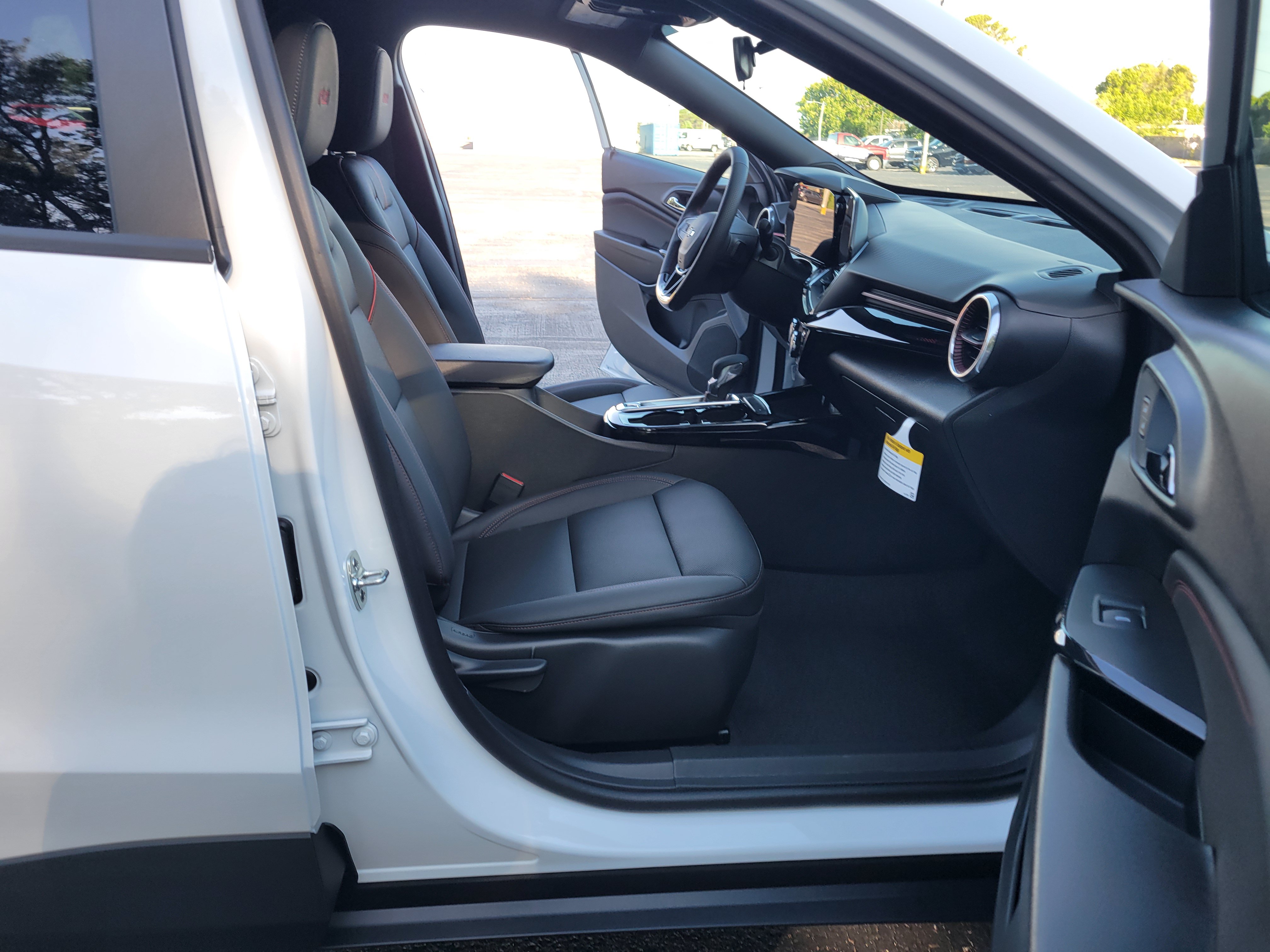 New 2026 Chevrolet Trax RS w/ Sunroof Package FWD image 26