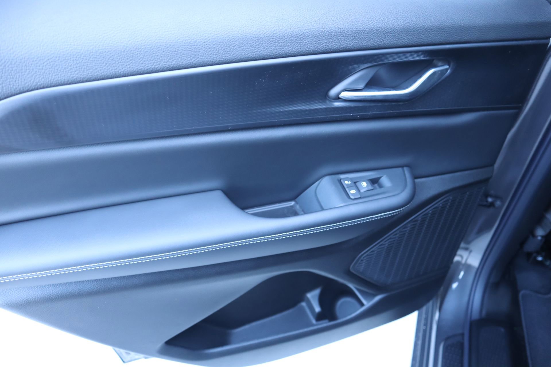 New 2026 Jeep Grand Cherokee L Laredo image 18