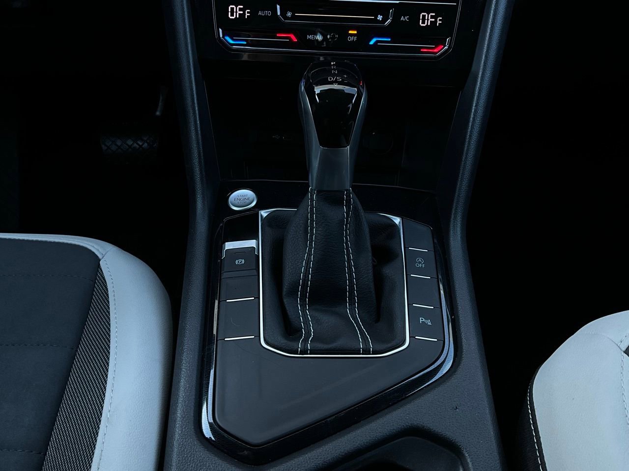 Used 2025 Volkswagen Taos SE image 23