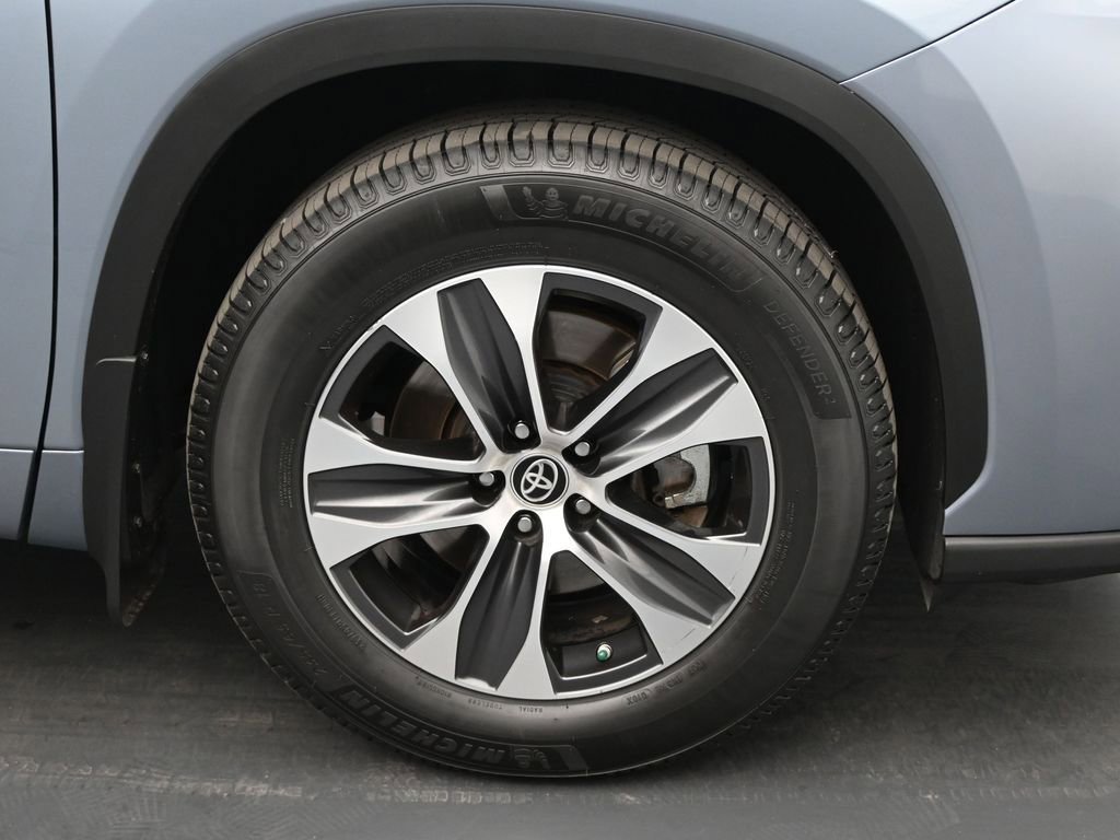 Used 2021 Toyota Highlander XLE image 25