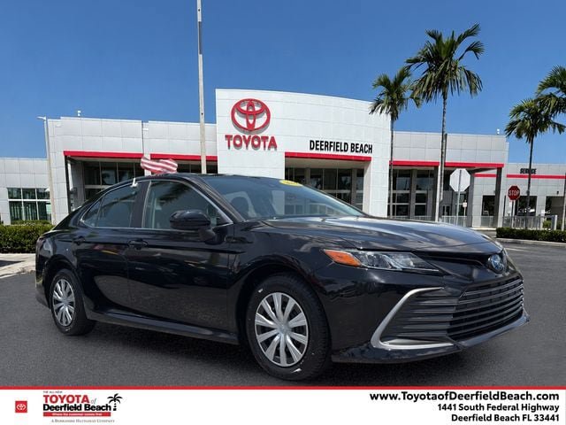 Used 2022 Toyota Camry LE FWD image 1