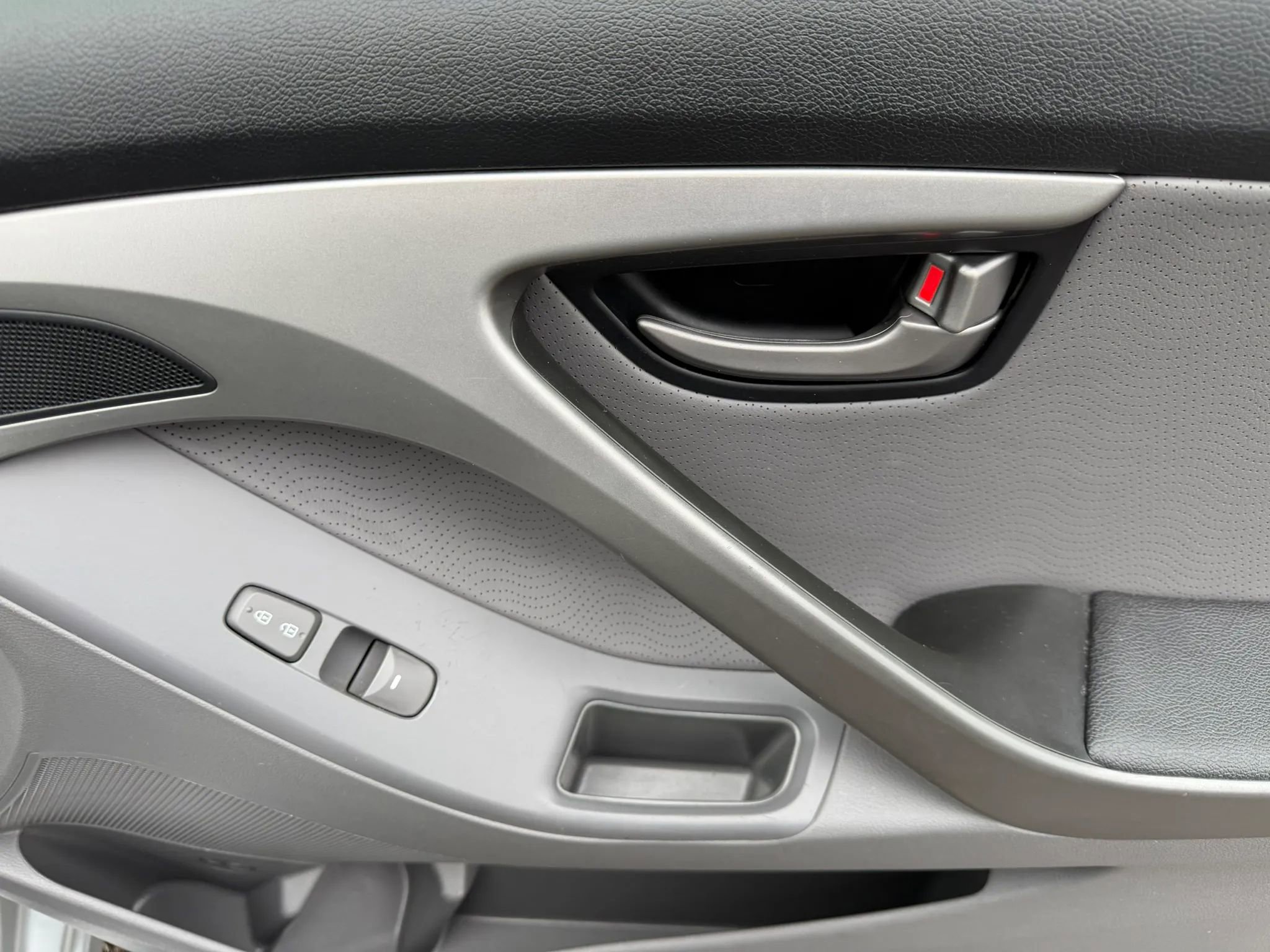 Used 2012 Hyundai Elantra Limited w/ Technology Pkg 5 FWD image 28