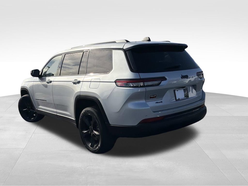 Used 2023 Jeep Grand Cherokee L Laredo image 5