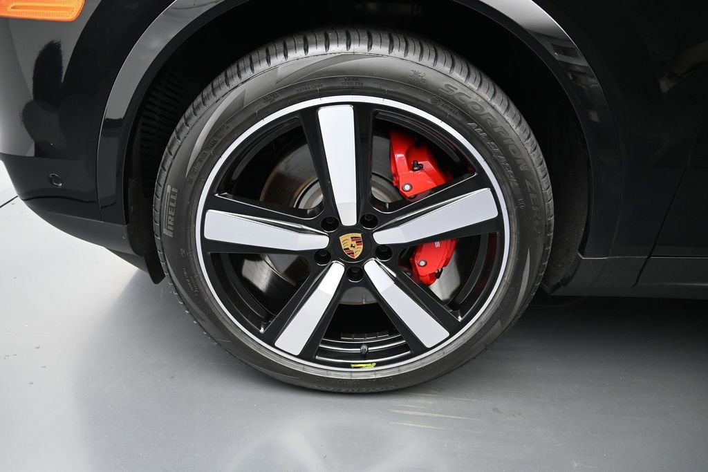 Certified 2024 Porsche Cayenne S AWD/4WD image 9