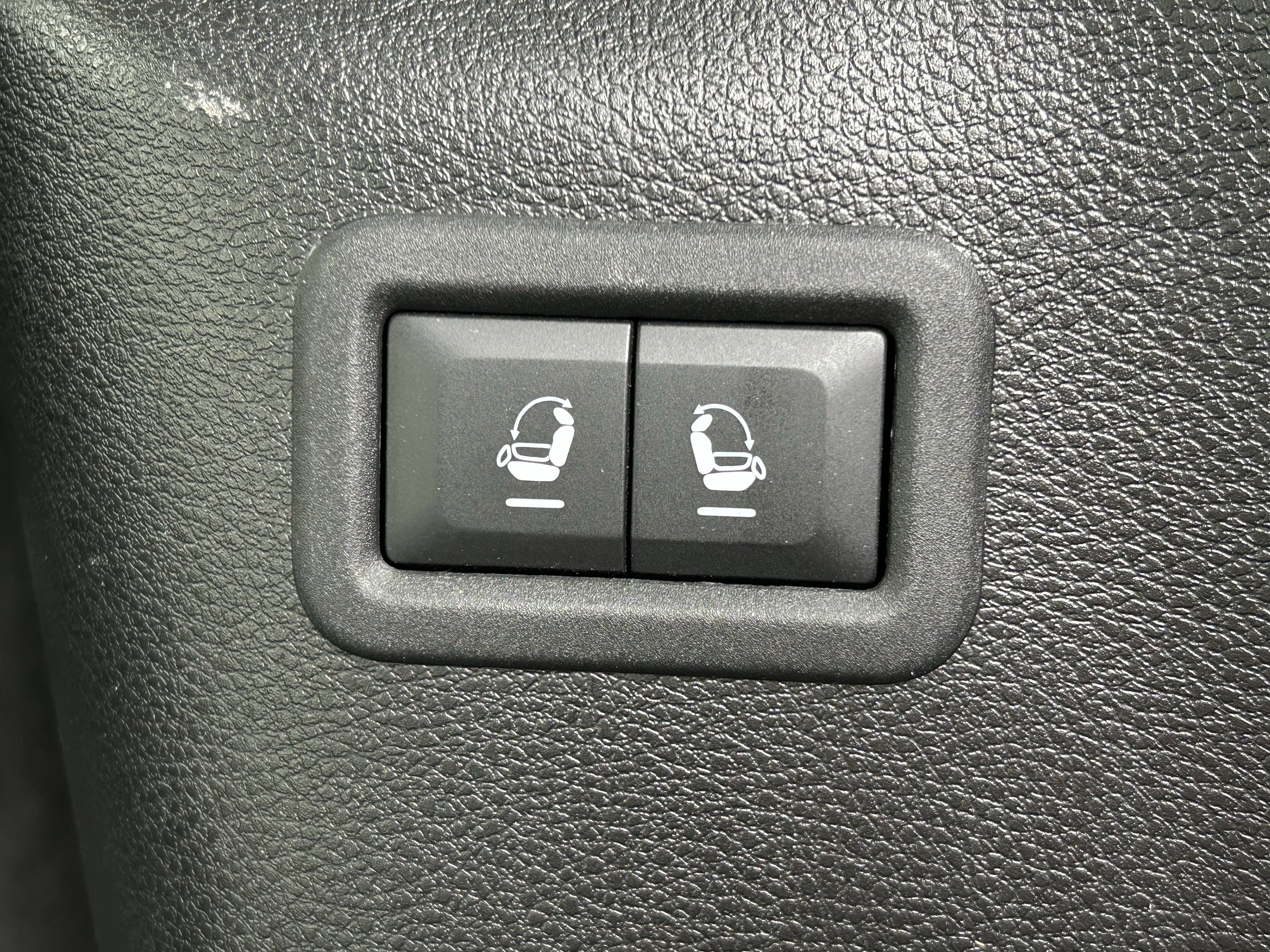 Used 2024 Jeep Wagoneer Series II w/ Flexible Seating Group image 18