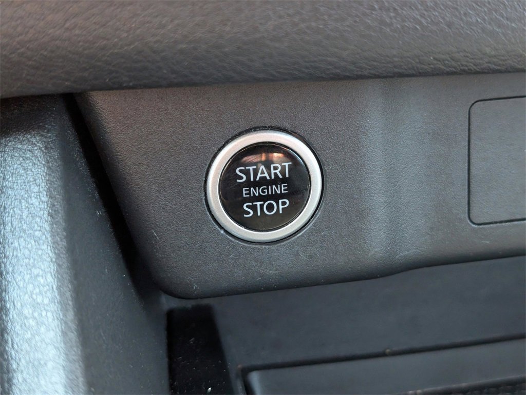 Used 2022 Nissan Rogue SV image 26