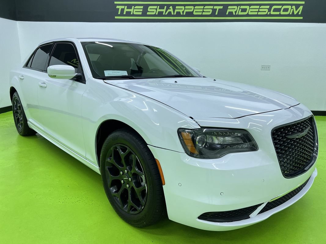 Used 2023 Chrysler 300 Touring L AWD/4WD image 2