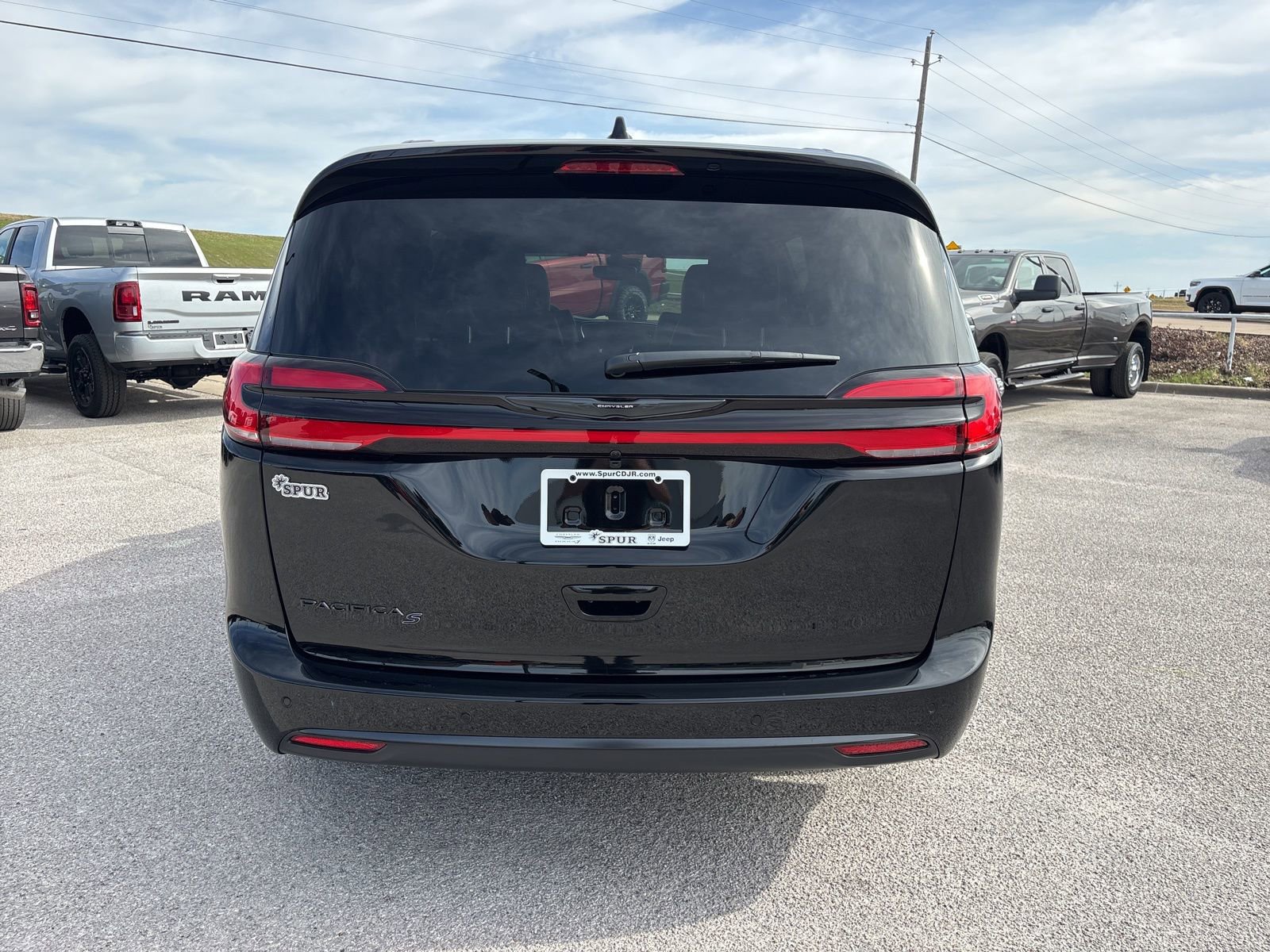 New 2026 Chrysler Pacifica Select w/ S Appearance Package image 5