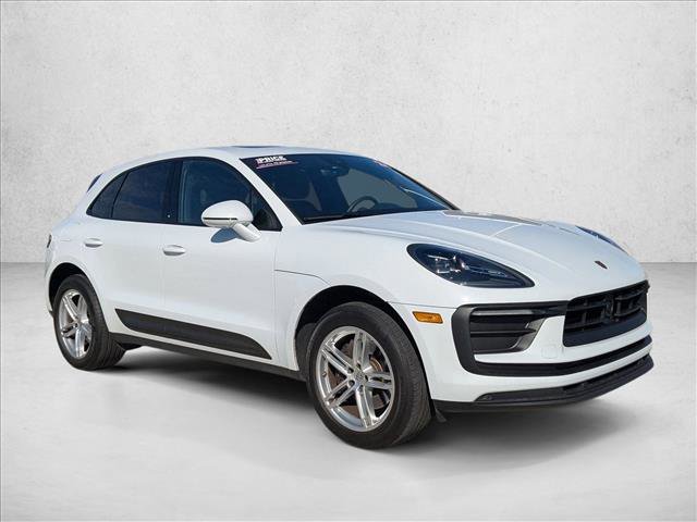 Used 2023 Porsche Macan Turbo image 3