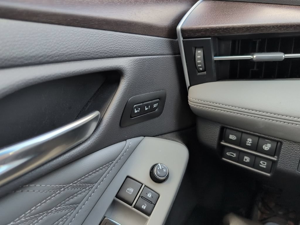 Used 2021 Toyota Avalon Limited w/ Advanced Safety Package FWD image 13