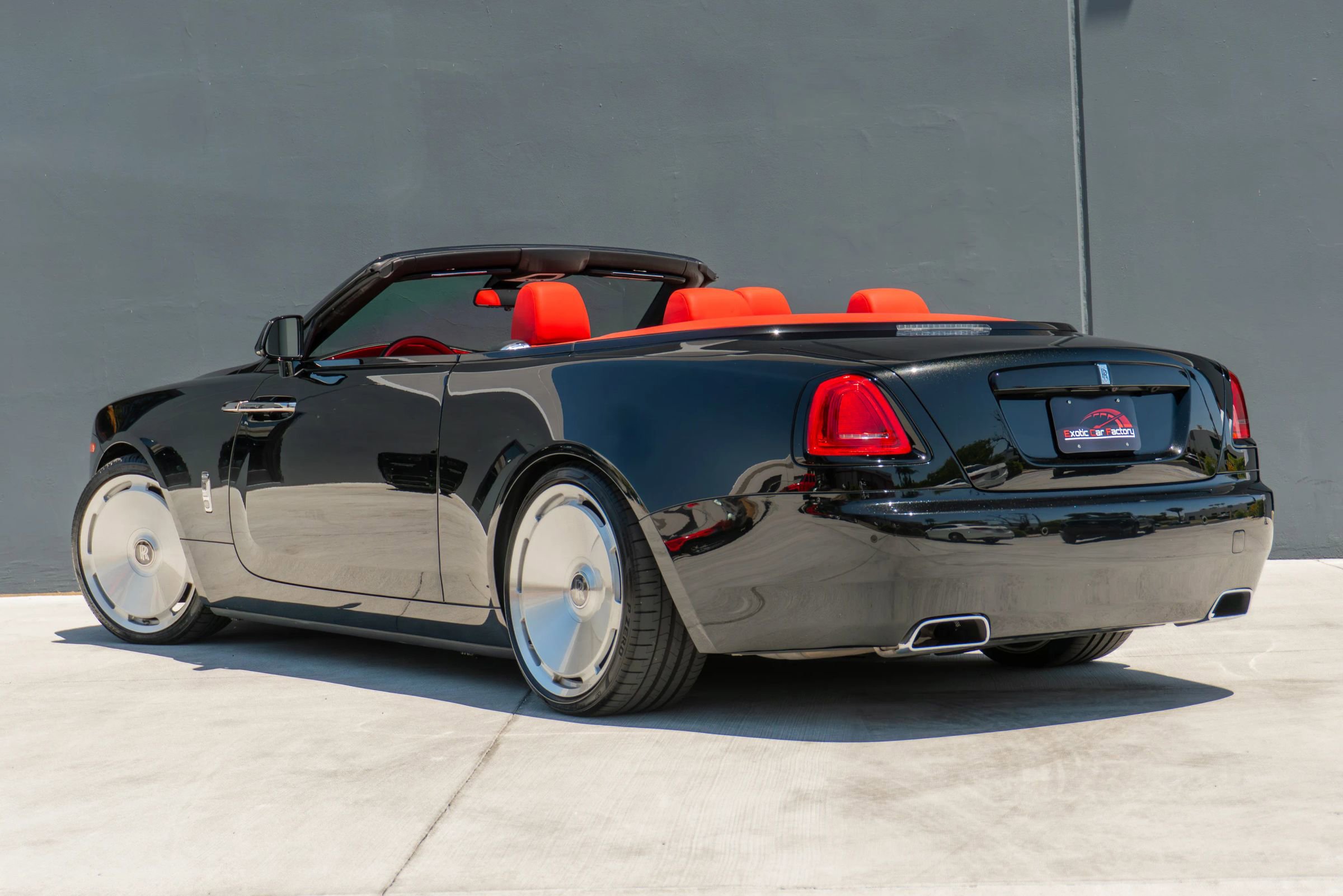 Used 2019 Rolls-Royce Dawn RWD image 12