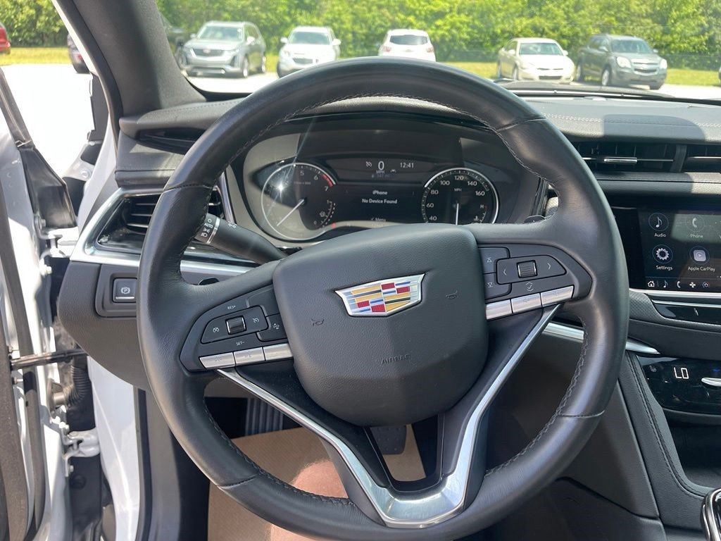 Certified 2025 Cadillac XT6 Luxury FWD image 11