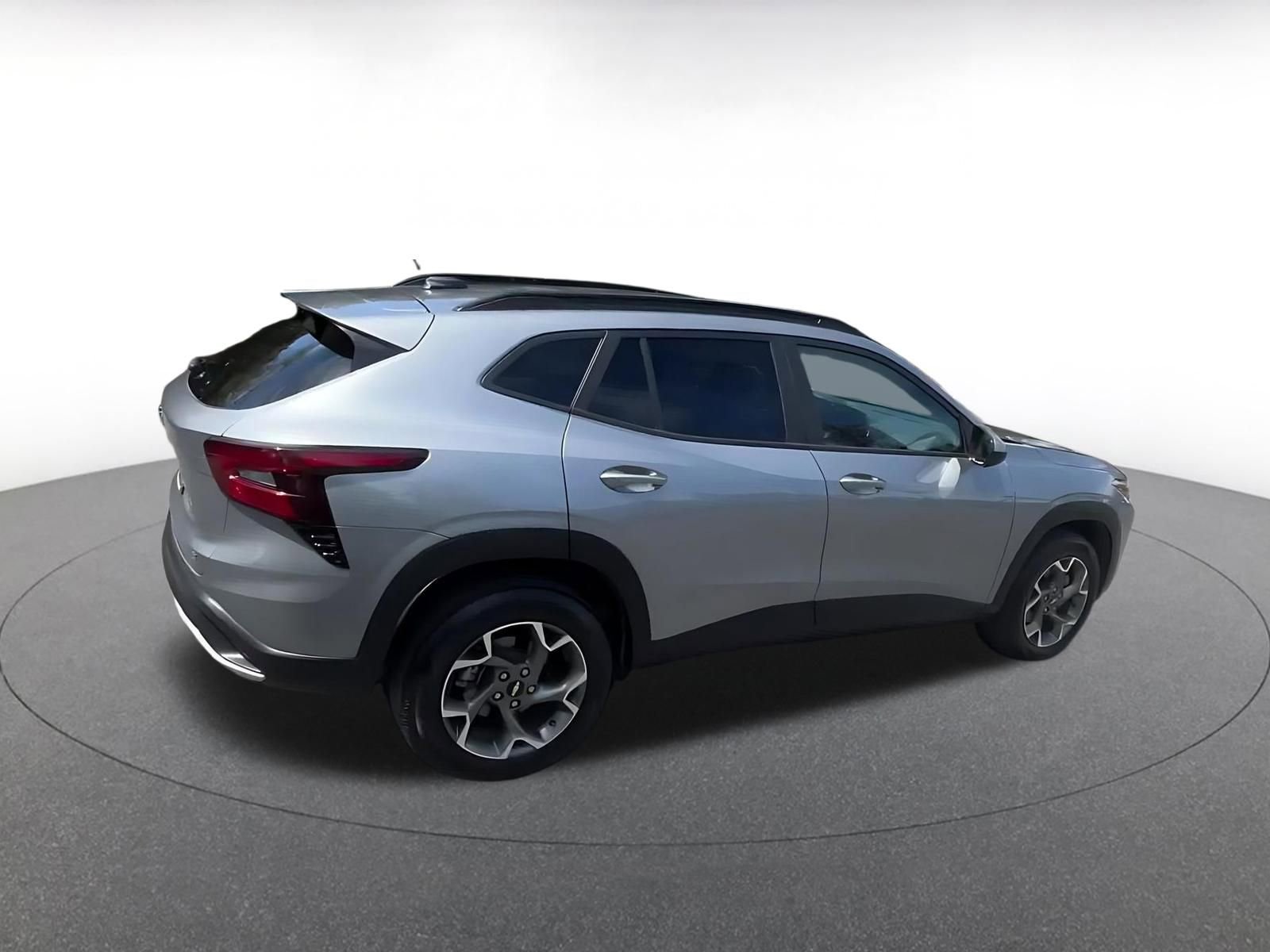 Used 2025 Chevrolet Trax LT w/ LT Convenience Package image 15