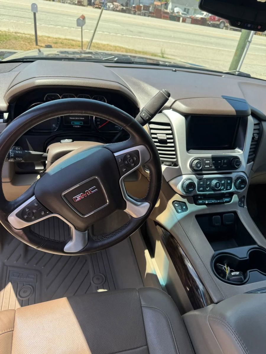 Used 2017 GMC Yukon XL SLT w/ Open Road Package AWD/4WD image 23