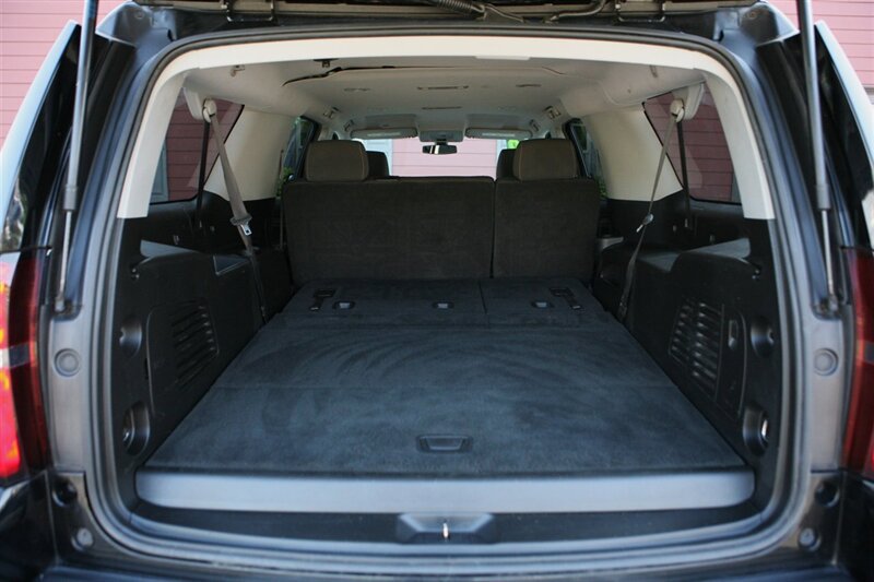 Used 2020 Chevrolet Suburban LS RWD image 16