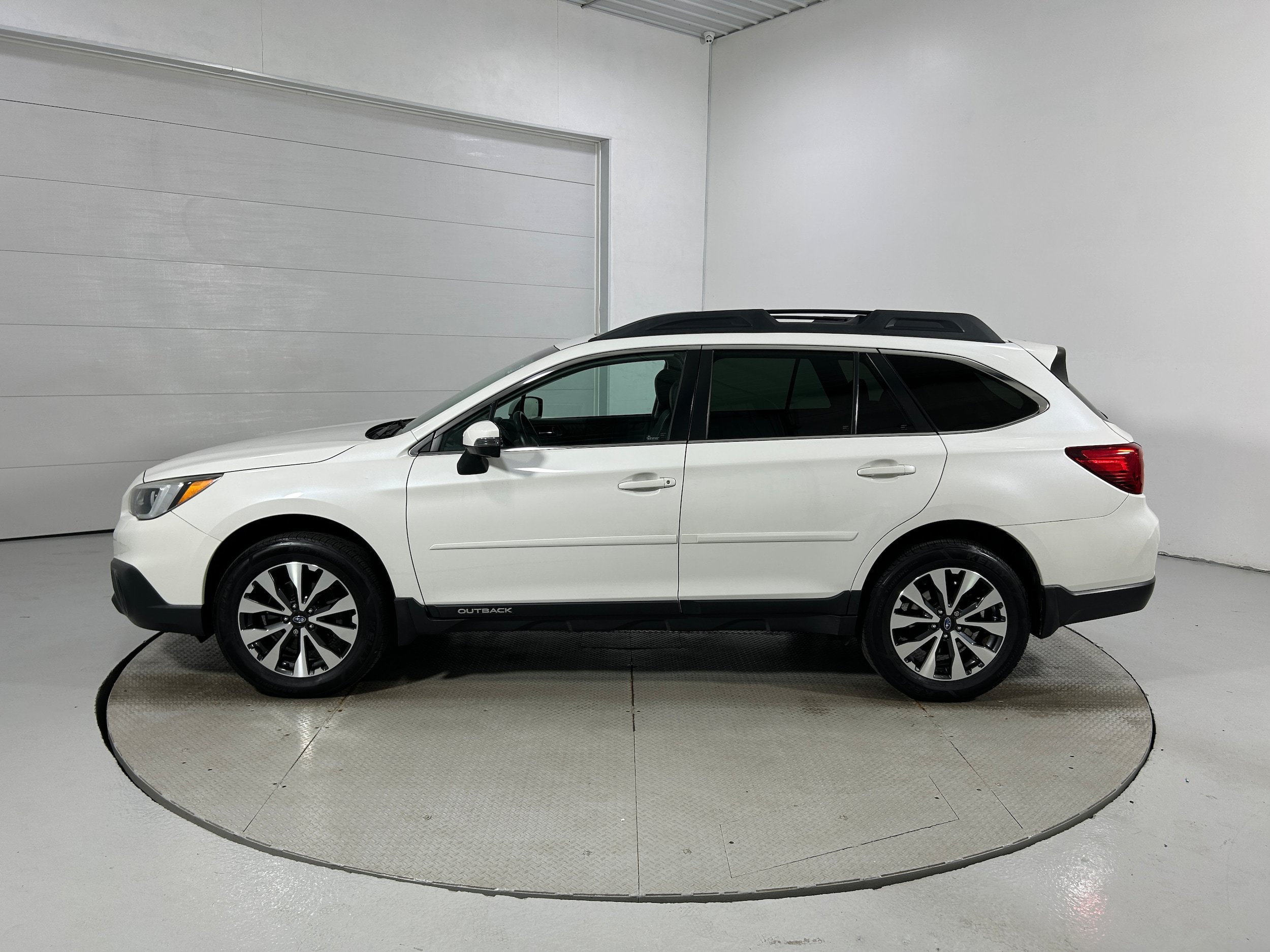 Used 2017 Subaru Outback 2.5i Limited AWD/4WD image 21