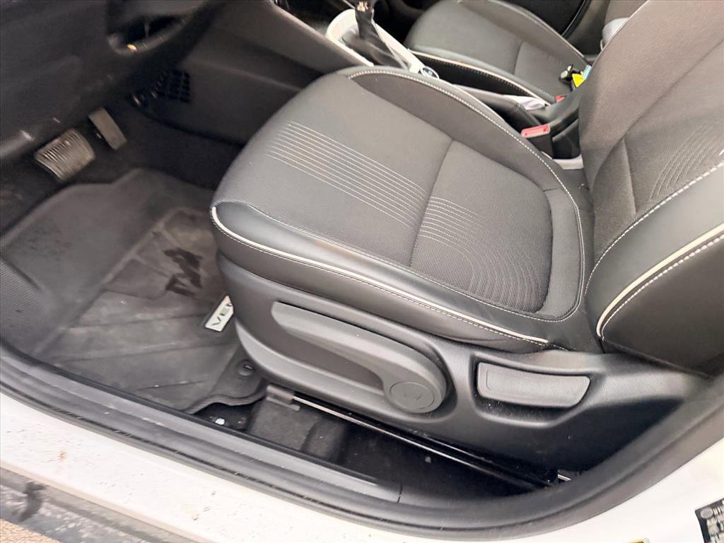 Used 2025 Hyundai Venue Limited image 7