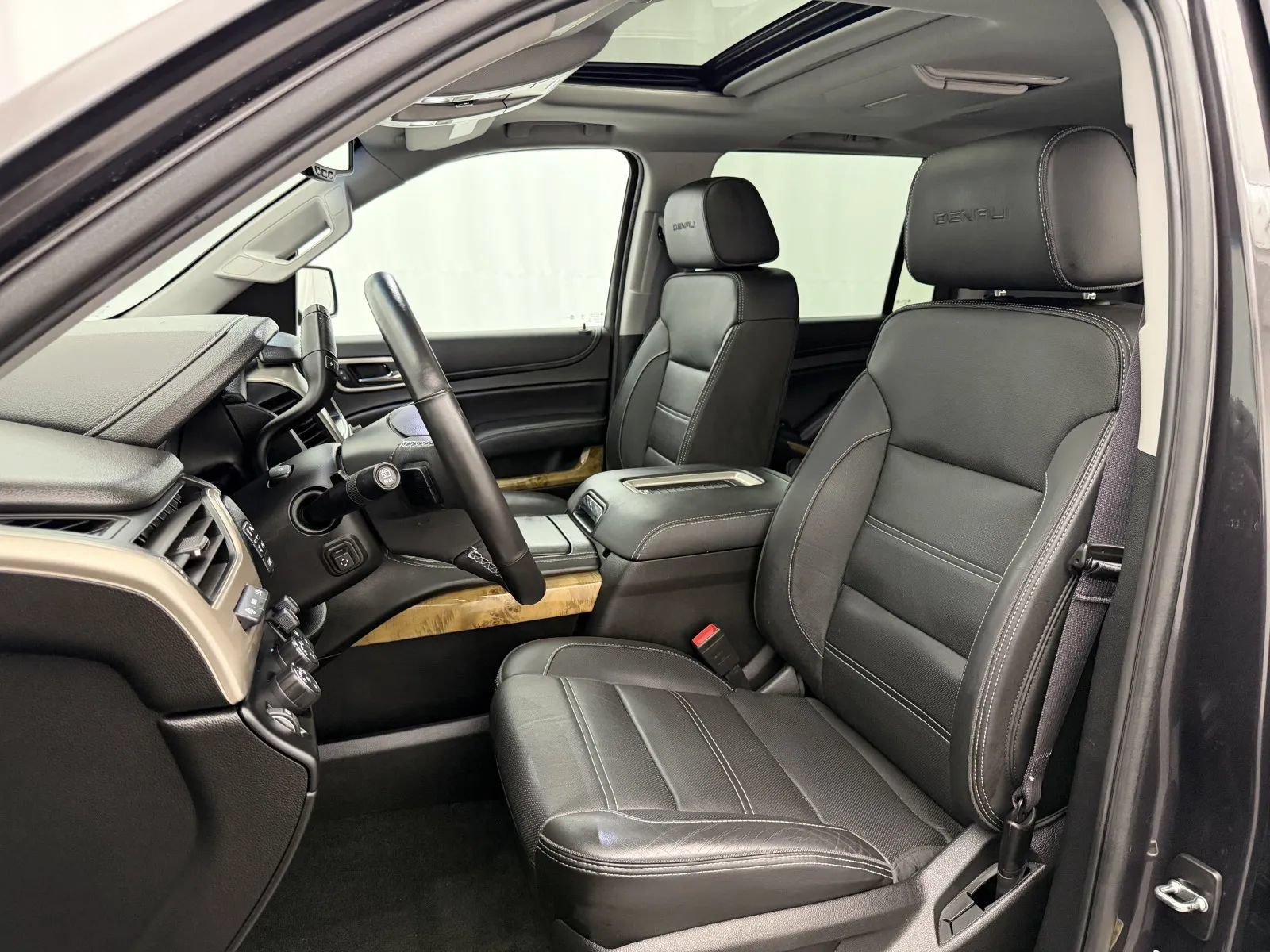 Used 2017 GMC Yukon XL Denali w/ Open Road Package AWD/4WD image 10