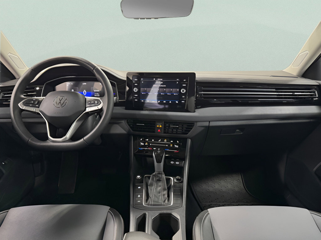 Certified 2025 Volkswagen Jetta SE image 9