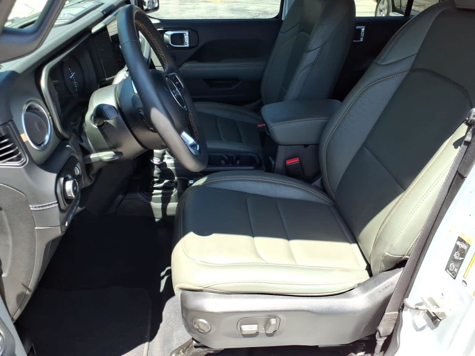 Used 2024 Jeep Wrangler High Altitude AWD/4WD image 22